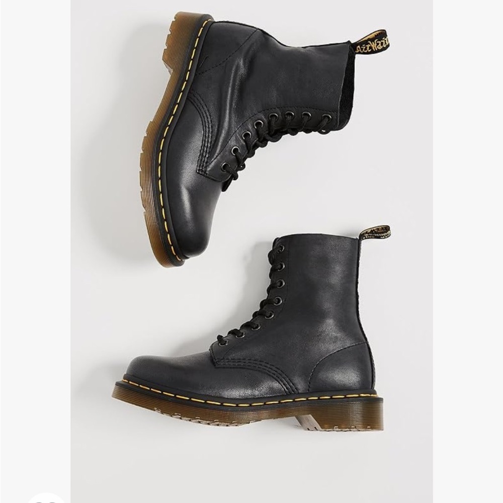 Dr Martens Women’s 1490 The Original size 9